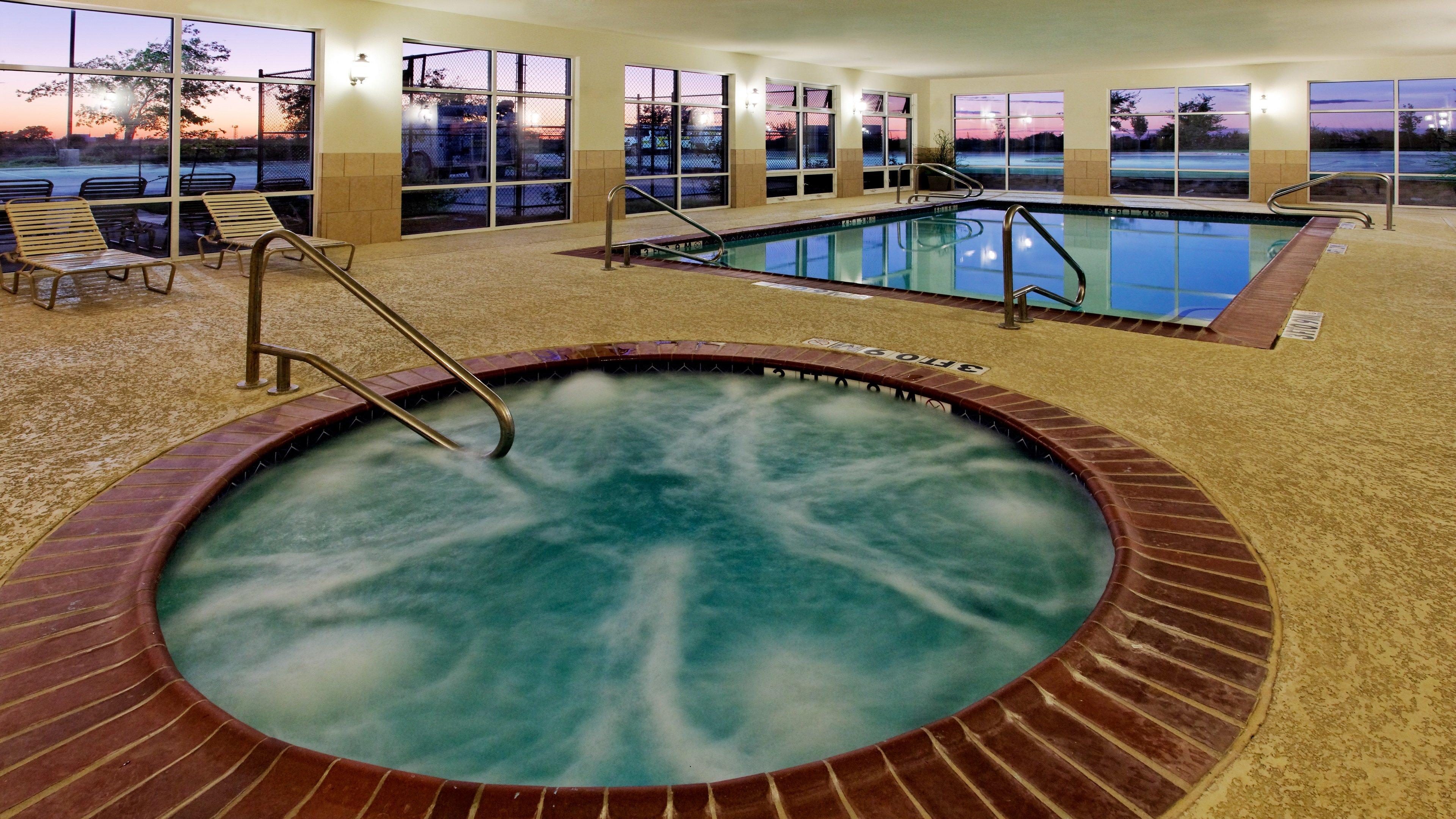 Holiday Inn Express Hotel & Suites Cleburne By Ihg Zewnętrze zdjęcie
